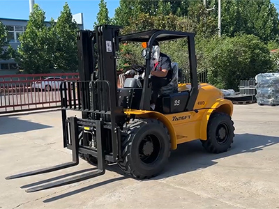 4-Wheel Drive Rough Terrain Forklift 3-4 Tonne
